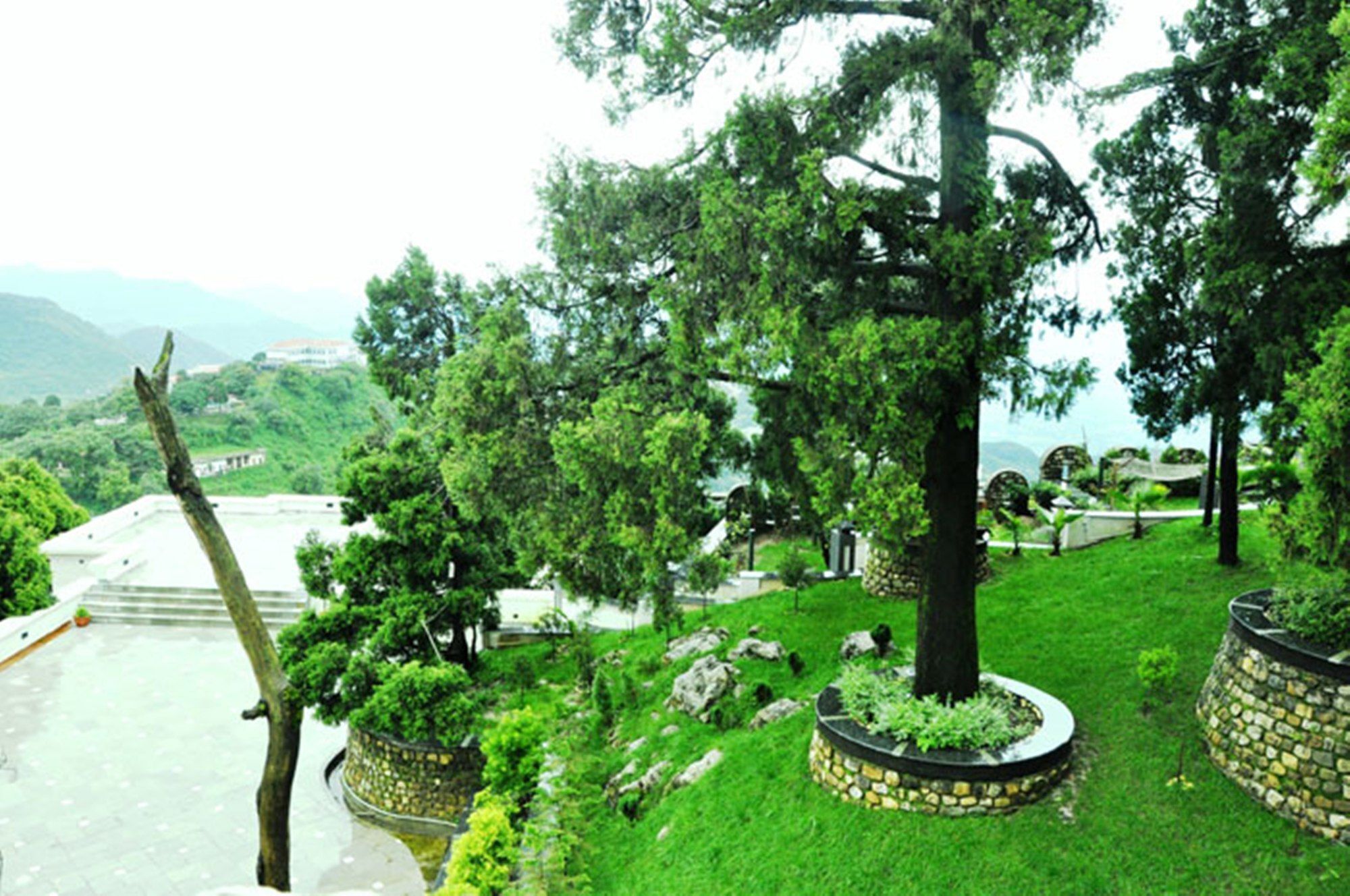 Royal Orchid Fort Resort Mussoorie Ngoại thất bức ảnh
