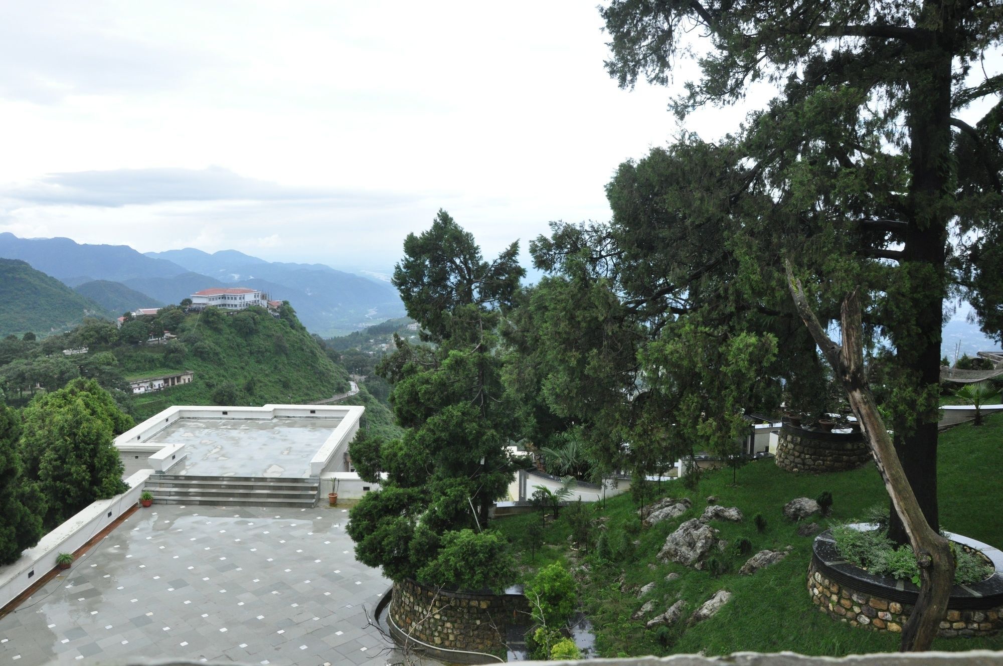 Royal Orchid Fort Resort Mussoorie Ngoại thất bức ảnh